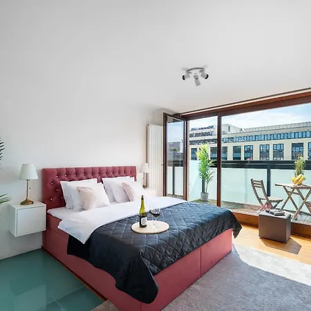 With Balcony And Parking Near The Museum Apartment Prague