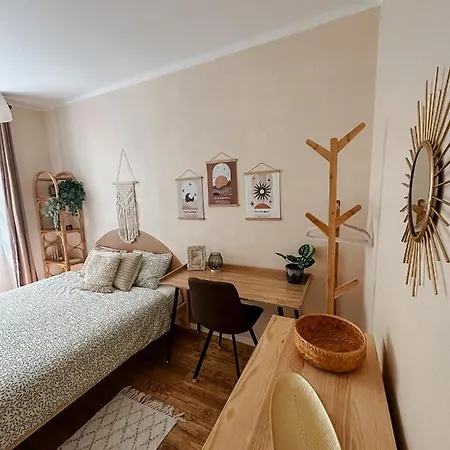 Apartment Quiet Boho Lair 10 Min To Centre *