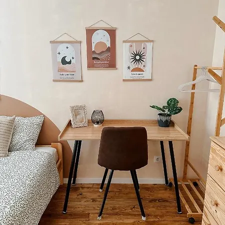 Quiet Boho Lair 10 Min To Centre Apartment *