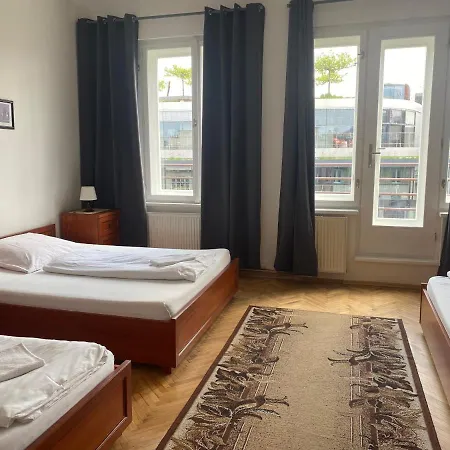 Kaiser Apartment *