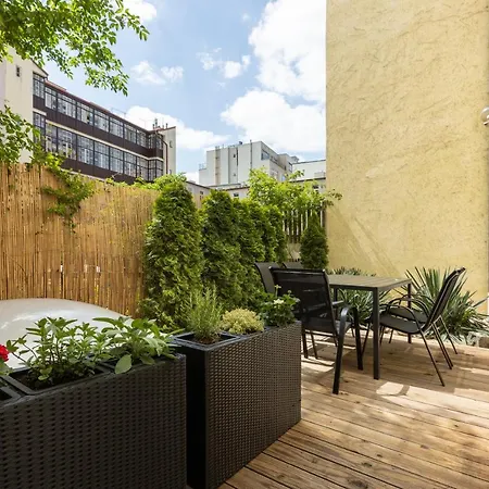 Apartment Centre Garden With Parking Prague