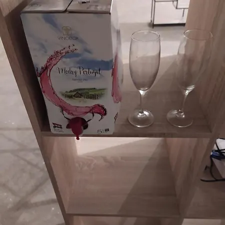 Wine And Beer Club House Cellar With Ping Pong, Karaoke, Board Games, Lan Party, Bike Lending Cool Service 豪华帐篷 布拉格