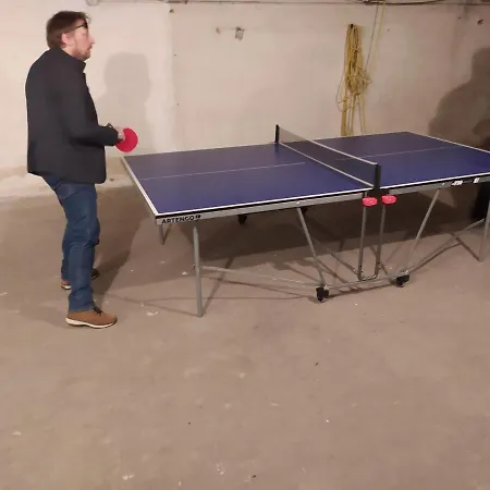 豪华帐篷 Wine And Beer Club House Cellar With Ping Pong, Karaoke, Board Games, Lan Party, Bike Lending Cool Service 布拉格