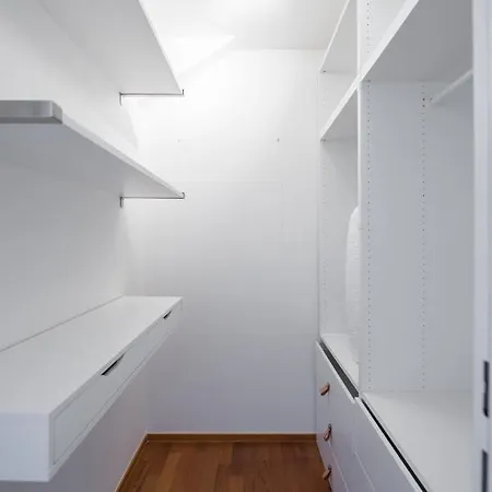 Apartment With Balcony And Parking Near The Museum *