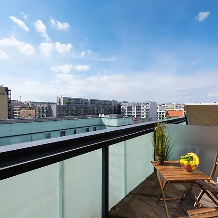 Apartment With Balcony And Parking Near The Museum Prague