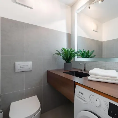 Apartment With Balcony And Parking Near The Museum Prague