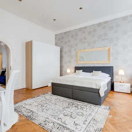 Wenceslass Square Royal Apartment Prague