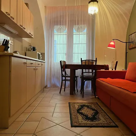 Appartement Rustic Ground Floor In Mala Strana Praag