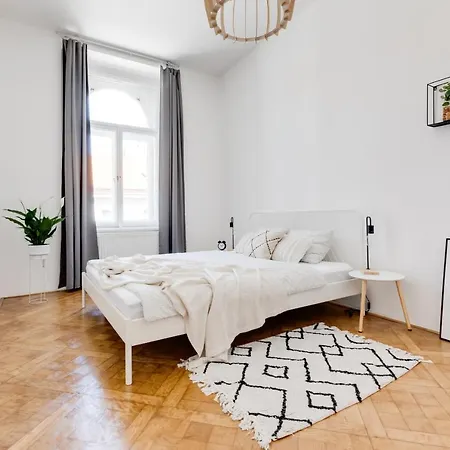 New Comfort Quiet 3bds - Lub8 Apartment Prague