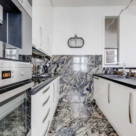 Luxury & Quiet Charming 2bds Near River - Nek2nd Apartamento Praga
