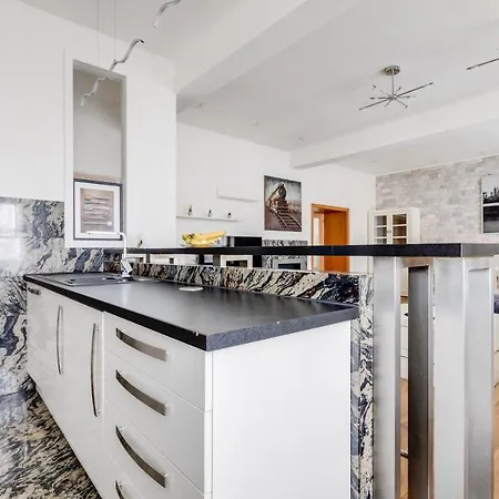 Luxury & Quiet Charming 2bds Near River - Nek2nd Apartamento Praga