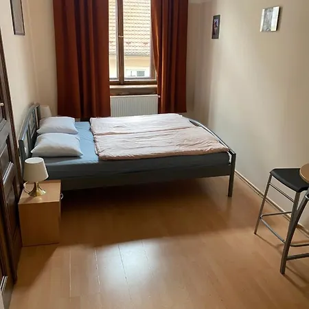 Hostel Emma *