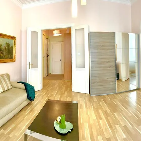 Super Old Town Apartment