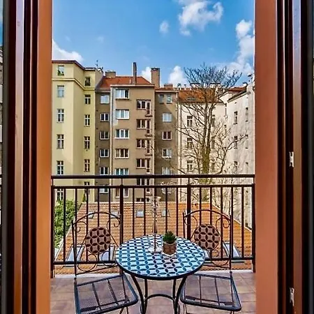 Quiet Boho Whit A Balkony Near The Center Prague