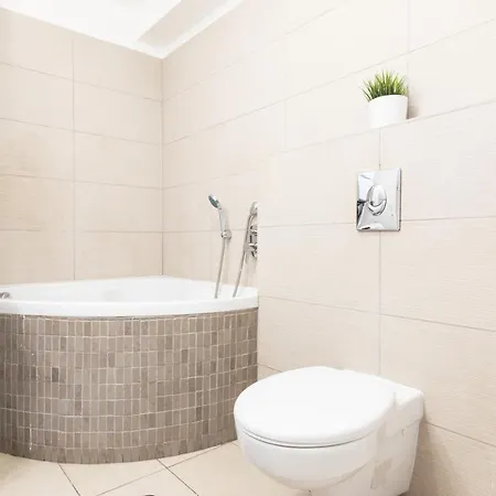 Spacious Stylish Attic In The Heart Of The Center - Karlovo Apartment *