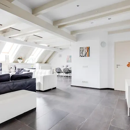 Spacious Stylish Attic In The Heart Of The Center - Karlovo Apartment