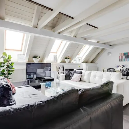 Spacious Stylish Attic In The Heart Of The Center - Karlovo Apartment