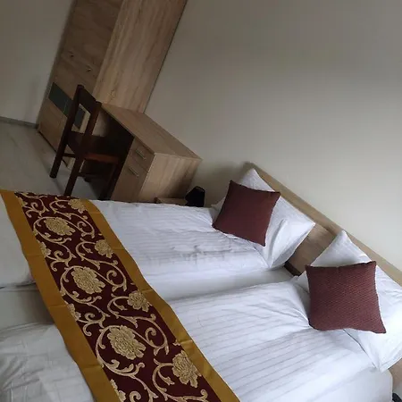 Sun-house Pension&restaurant -parkingfree- 3* Prag
