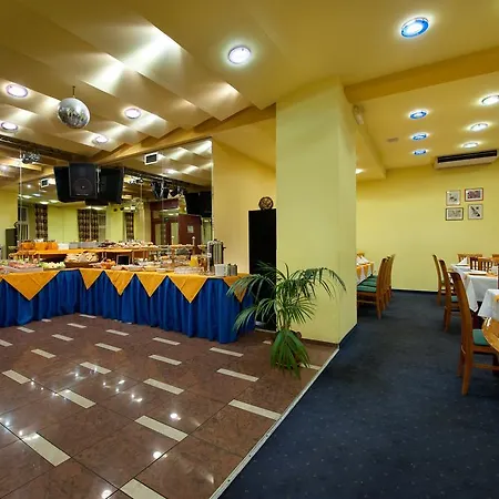 Henrietta Hotel 3*