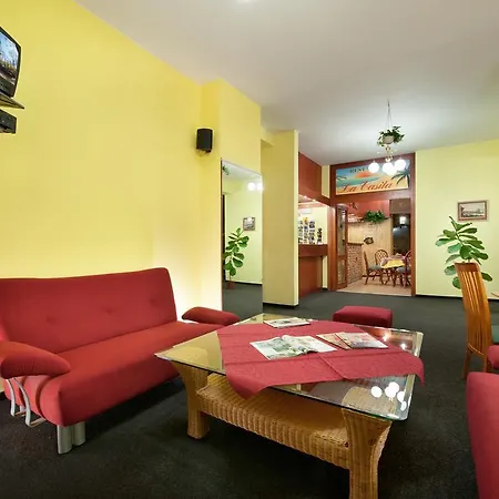 Henrietta Hotel 3*
