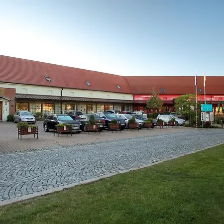 Chvalska Tvrz
