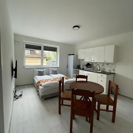 Sun-house Pension&restaurant -parkingfree- Prag