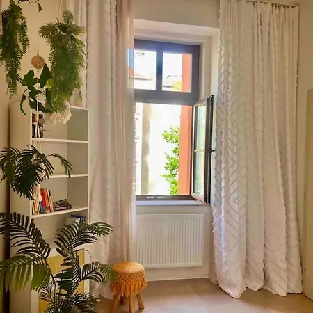 Quiet Boho Whit A Balkony Near The Center *