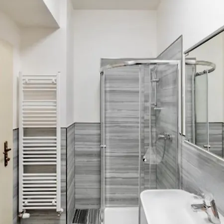 Quiet Boho Whit A Balkony Near The Center Apartment *