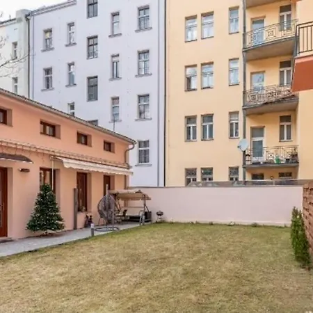 Quiet Boho Whit A Balkony Near The Center Prague