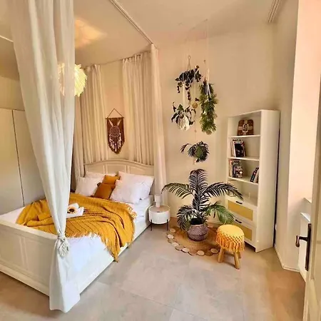 Quiet Boho Whit A Balkony Near The Center * Prague