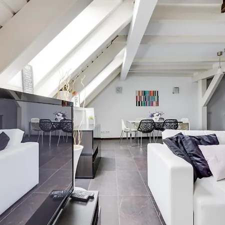 Apartment Spacious Stylish Attic In The Heart Of The Center - Karlovo *