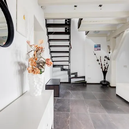 Spacious Stylish Attic In The Heart Of The Center - Karlovo Apartment