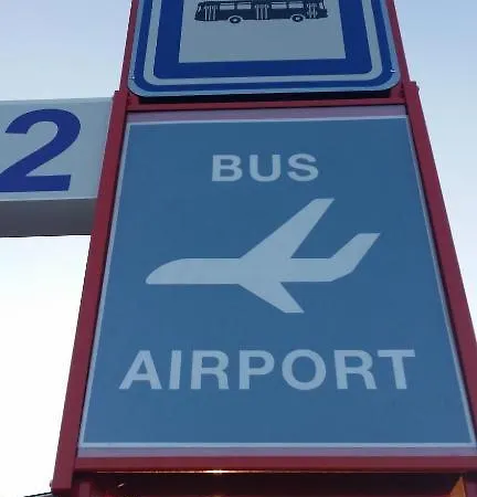 Cozy At Metro Station, Private Bathroom, 9minutes Oldtown, 15minutes Airport, Wifi Privatunterkunft