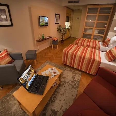 Ea Julis Hotel