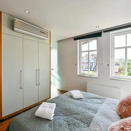 Luxury Penthouse With Sauna, Terrace, 250m2, 5bdrm, 3bthrm Praga