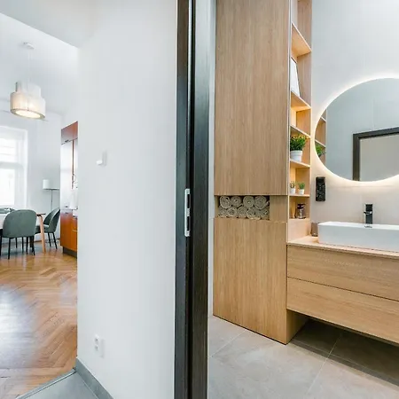 Spacious Near Center Praag