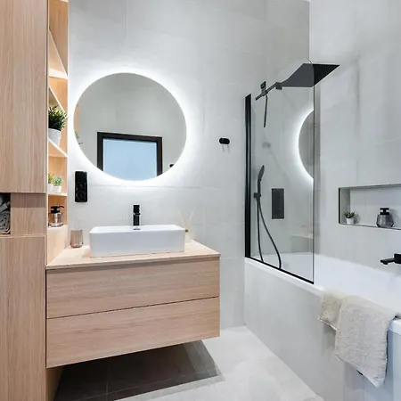 Spacious Near Center Apartment Prague