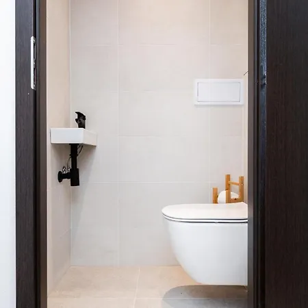 Spacious Near Center Praag