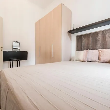 Tyrsova Apartment_ Apartment
