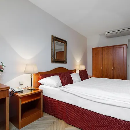 Patio Hotel 4*