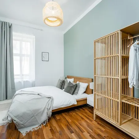 Apartment Spacious Near Center Prague
