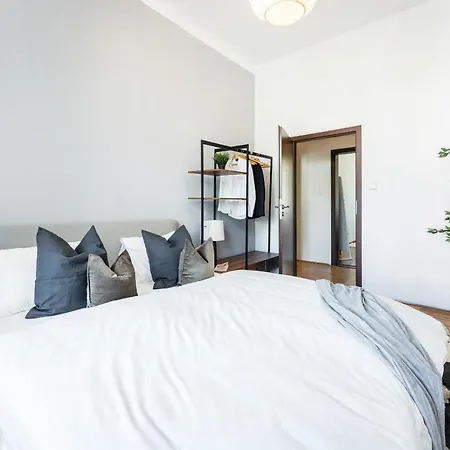 Spacious Near Center *