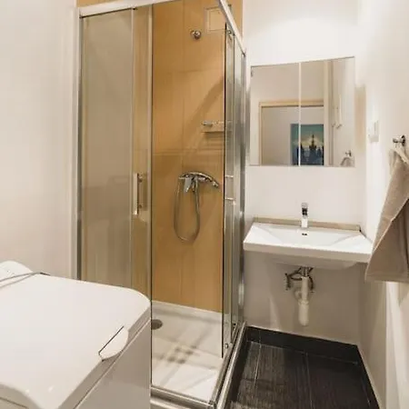 Dlouha Hemingway Apartment