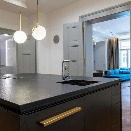 Luxury Old Town Apt, Parking * Prag