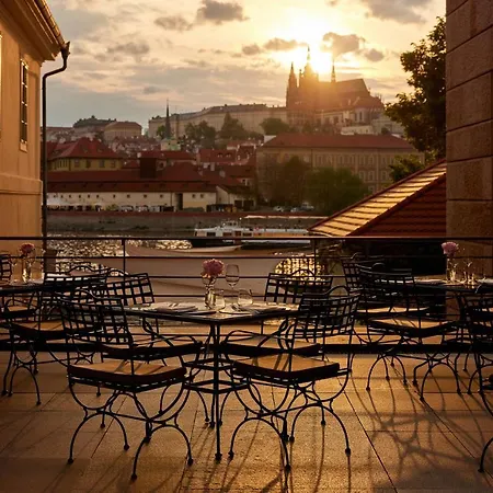 Four Seasons Отель 5*