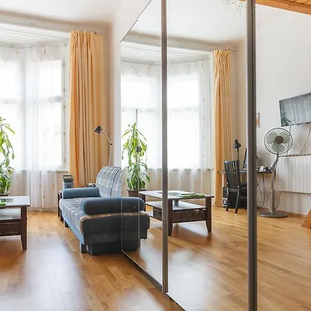 Cosy Slezska Vinohrady Apartment *