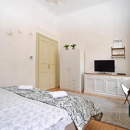 Lovely Little Cosy In Apartment
