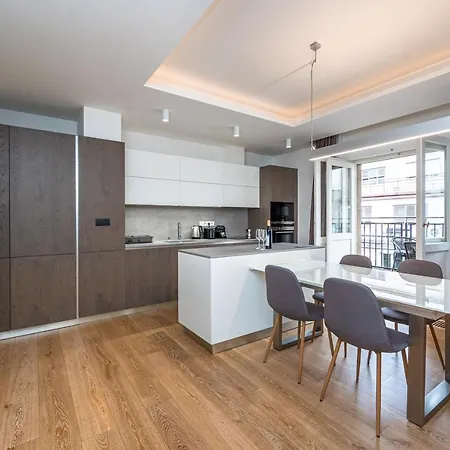 Wishlist Residences - Karlin Free Parking شقة
