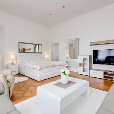 Wenceslass Square Royal Apartment *