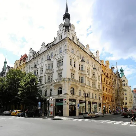 Apartment Luxurious In Parizska Street